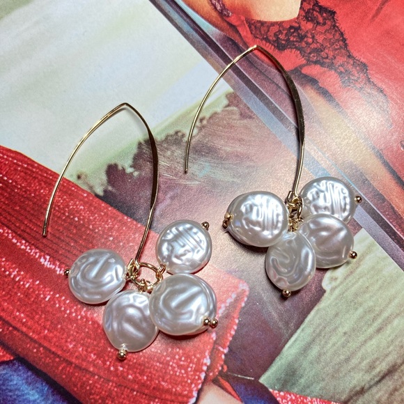 Fashion Faux Pearl Earrings - Picture 2 of 4